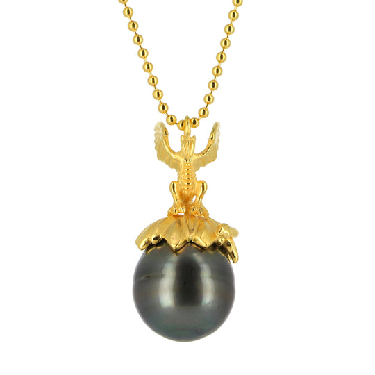 Mc Drag on the Rock Anhänger 4 Mushu aus Gelbgold mit großer Tahitiperle inklusive Silikonreif