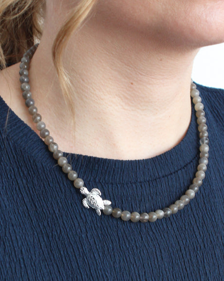 Meeresrauschen dunkelgraue Mondstein Kette mit Turtle in der Länge 45 cm
