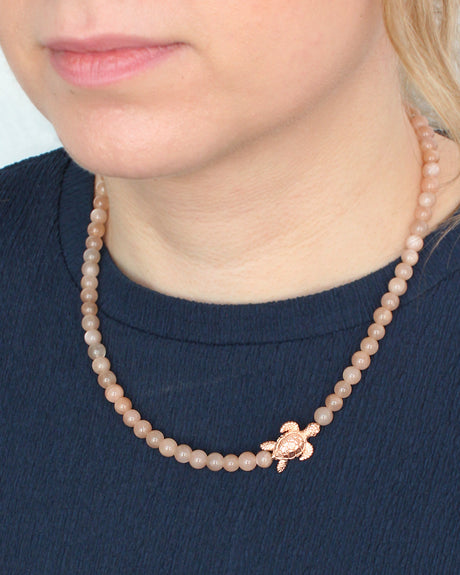 Meeresrauschen orangene Mondstein Kette mit Turtle in der Länge 45 cm