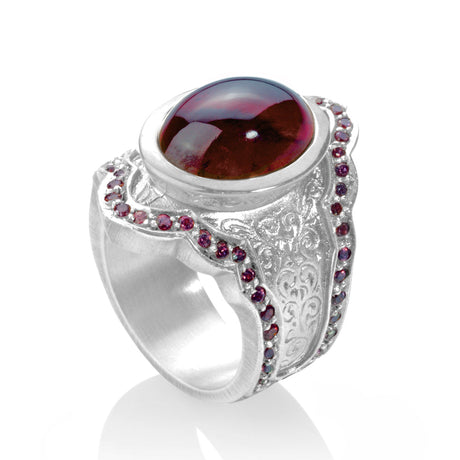 Little Secret großer Ring mit Granat Cabochon und Rhodolithpavée