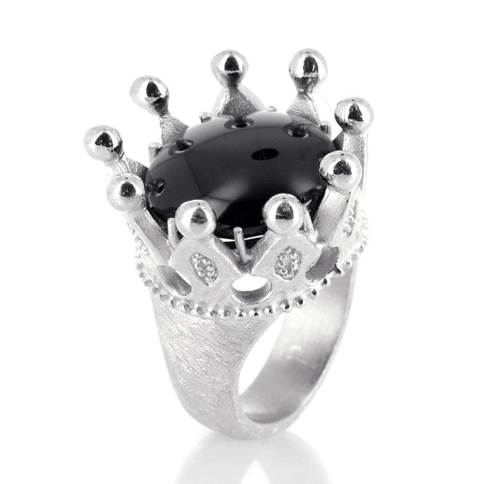 Schneewittchen großer Ring mit Onyx Cabochon in Kronenfassung