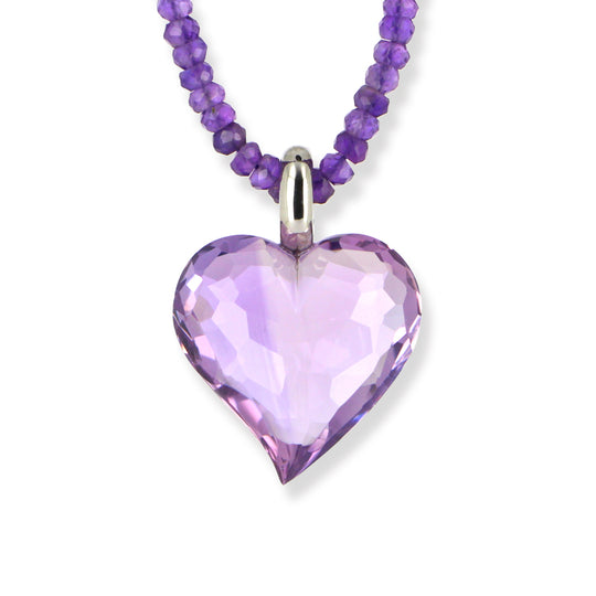 Zauberhafter Herz Anhänger aus handgeschliffenem, facettiertem Amethyst mit 585 Weißgoldöse inklusive Amethystkette in der Länge 80 cm- EINZELSTÜCK