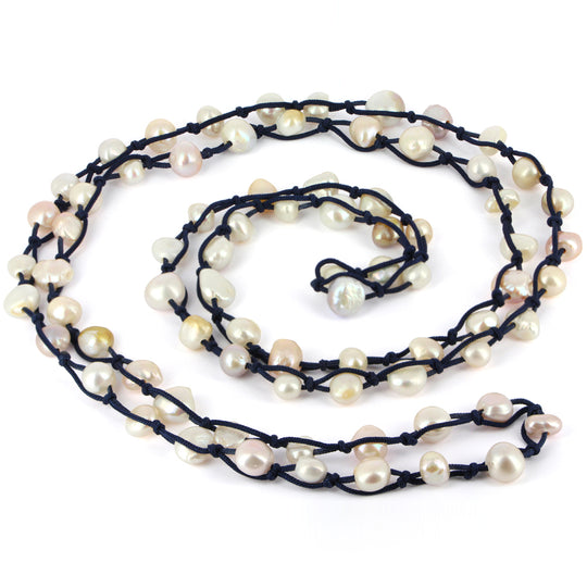 Ausgefallene Kette Kordel geknotet mit Süßwasserperlen in der Länge 160 cm
