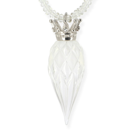 Herrlicher Kronenzapfen aus handgeschliffenem Bergkristall mit 585 Weißgoldkrone inklusive Bergkristallkette in der Länge 80 cm - EINZELSTÜCK