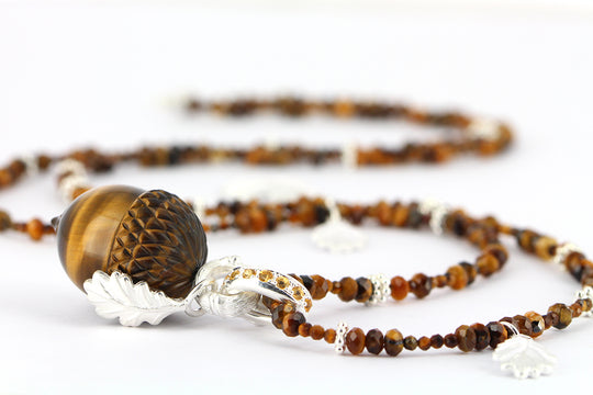 Waldperlchen Wilma Eichel aus Tigerauge inklusive Klappöse mit Citrinpavée und Kette in der Länge 80 cm-EINZELSTÜCK