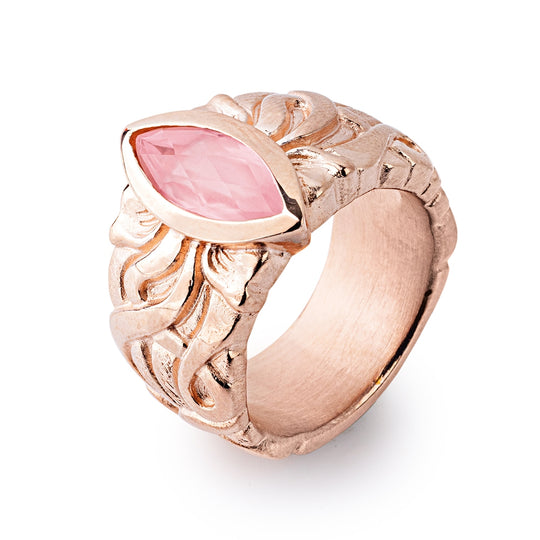 La Belle Epoque mittlerer Bandring mit Jugendstilornament und Rosenquarznavette