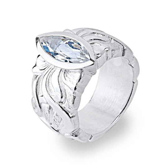 La Belle Epoque mittlerer Bandring mit Jugendstilornament und Bergkristallnavette