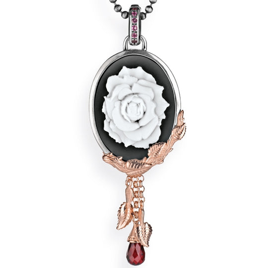 Alles ist Eins großer Anhänger mit Rosen Achatgemme Klappöse mit Rhodolithpavée Rosenranke und Granatpampel