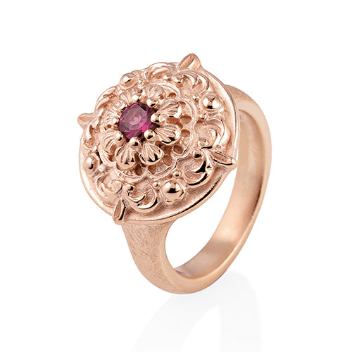 Queen Lisbeth kleiner Ornament Ring mit facettiertem Rhodolith