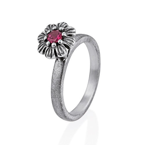 Queen Lisbeth kleiner Blüten Ring mit facettiertem Rhodolith