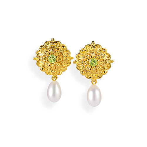 Queen Lisbeth große Ornament Clipohrstecker mit Peridot und Süßwasserperle