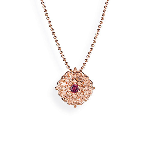 Queen Lisbeth kleiner Ornament Anhänger mit Rhodolith