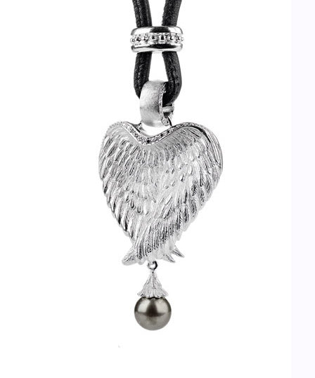 Angel by heart mittlerer Flügel Anhänger mit Bergkristallpavée und Tahitiperle