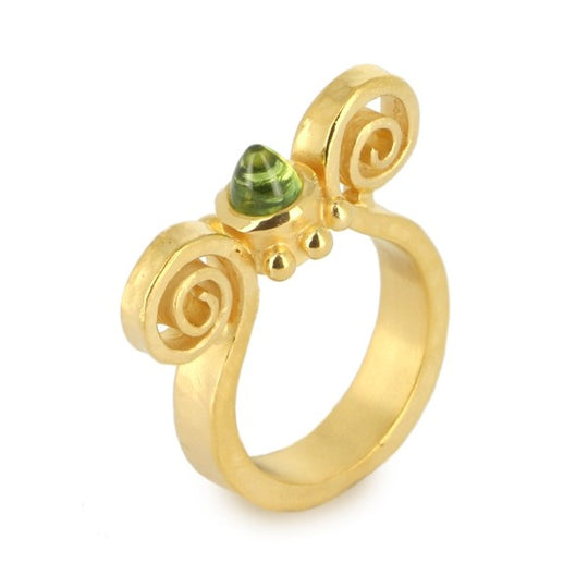 Eiserne Jungfrau kleiner Ring mit Peridot Kegel