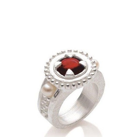 Papst Pius kleiner Ring mit Granat und Süßwasserperle