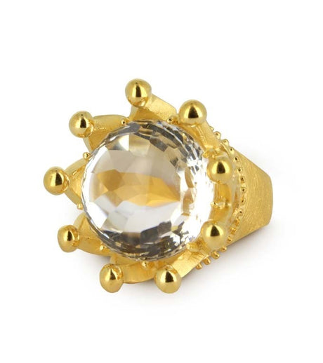 Schneewittchen großer Ring mit facettiertem Bergkristall Cabochon in Kronenfassung