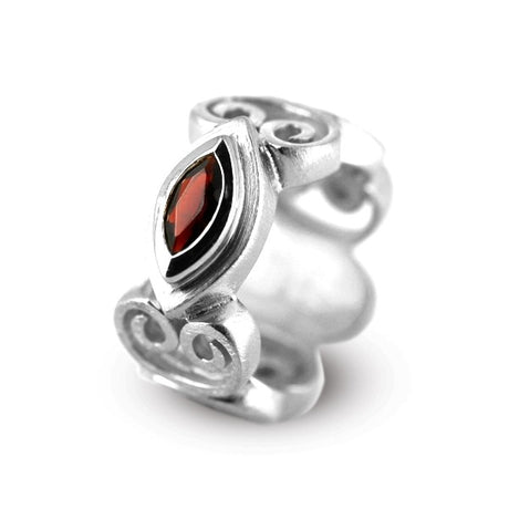 Mary Stuart kleiner Ring mit Granat