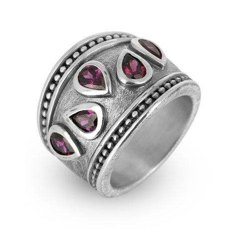 Chandaliery Ring mit Rhodolithtropfen