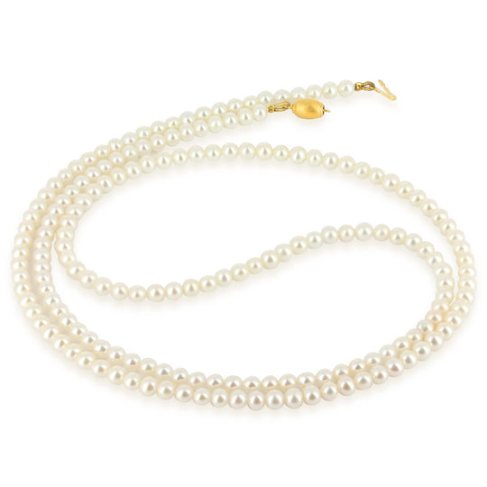 Klassische Süßwasserzuchtperlen Kette mit Tonnenschloss aus Silber goldplattiert. Länge 75 cm. Perlen 4-4,5 mm.